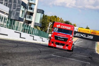 Kamiont vezetett a Forma-1-es pilóta