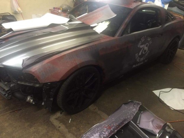 Rozsdás Ford, ami lever a lámpánál 7