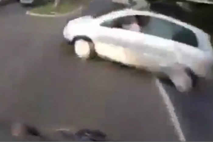 Felvette saját balesetét a motoros