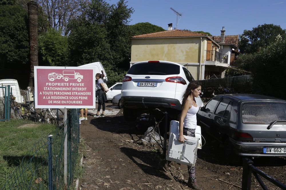 Szörnyű pusztítást végzett a víz a francia utakon – videó 4