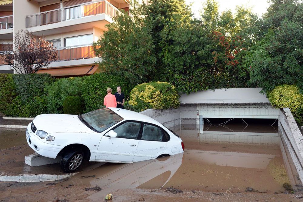 Szörnyű pusztítást végzett a víz a francia utakon – videó 8