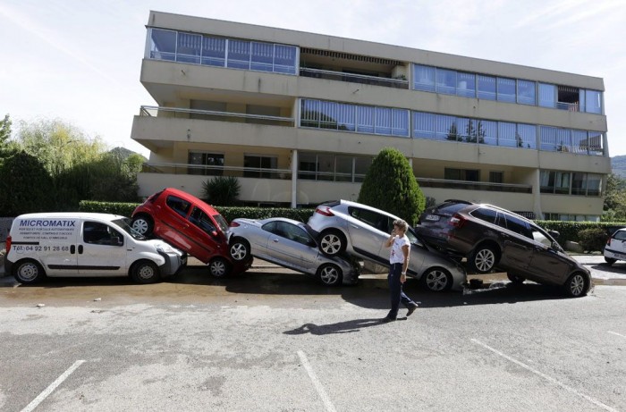 Szörnyű pusztítást végzett a víz a francia utakon – videó 6