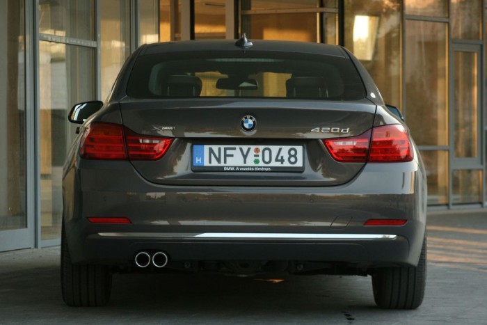 Teszt: BMW 420d Gran Coupé 10 A 4-es nem egyszerűen egy szebbre rajzolt 3-as BMW. Szélesebb a nyomtávja és mélyebb a súlypontja, mint a 3-as limuzinnak