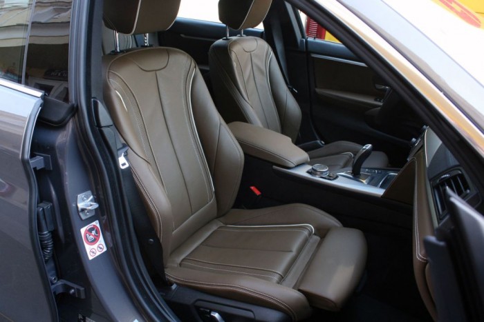 Teszt: BMW 420d Gran Coupé 3 Feláras, de megér minden forintot a sportülés. Az Individual bőrkárpit ízlés dolga, sok más szín is van