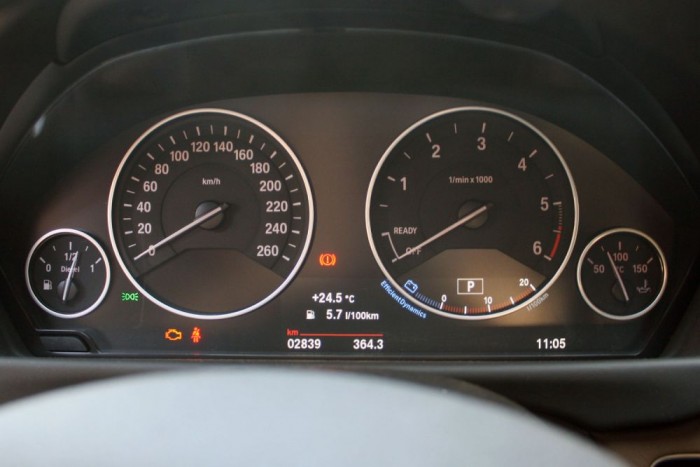 Teszt: BMW 420d Gran Coupé 11 Pontosan mért a számítógép, 5,8 liter a tesztfogyasztás, főleg autópályán járva. Nem hiányzott a digitális műszerfal
