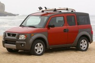 Honda Element (2003-2011) A kockaforma, Amerikának szánt japán autók egyike, olyan, mint a Scion Xb, csak szebb és különlegesebb. Kizárólag 2,4 literes, négyhengeres benzines motorral készült, fronthajtással vagy 4x4-gyel, automatával vagy kézi váltóval is meg lehetett rendelni. Öngyilkos ajtós, praktikus, és van olyan ember, aki szerint szép is. (Svékus Gergely kedvence)