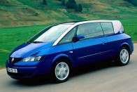 Renault Avantime (2001-2003) Mindössze 8557 példány készült a Renault egyik legnagyobb üzleti tévedéséből, a háromajtós egyterű-kupéból. A típusnak, ami tulajdonképpen egy értelmétől megfosztott Espace buszlimuzin, Máig komoly rajongótábora van, ami a teljesen beteg formát elnézve tulajdonképpen érthető. A kocsi legnagyobb műszaki érdekessége különlegesen nyíló ajtaja: mivel nincs B-oszlop (még ha ez elsőre nem is tűnk fel), spéci zsanérokat kellett feltalálni a kocsihoz. (Horváth Zsolt jelöltje)