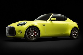 Olcsó, hátul hajtós retro-sportkocsi a Toyotától