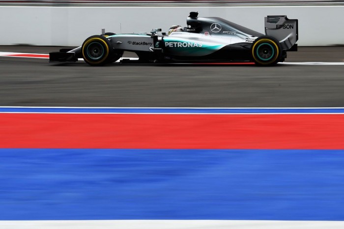 F1: “Hamilton úgy vezet, mint egy isten” 6