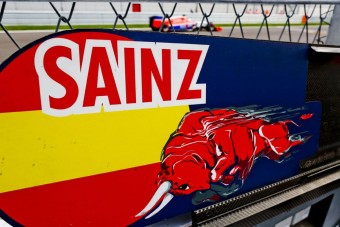 F1: Indulási engedélyt kapott Sainz