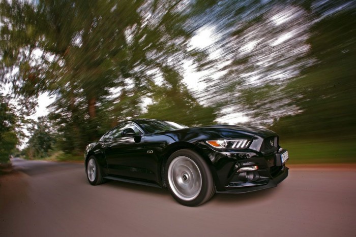 Kényelmes a futómű utazáshoz, kicsit dől is a kasztni