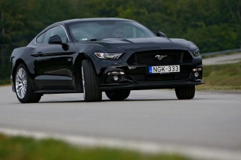 Teszt: Ford Mustang GT Fastback 5.0 V8