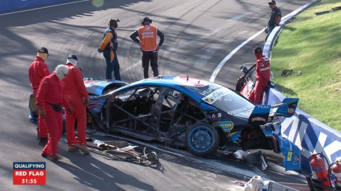 Ijesztő bukás egy ausztrál autóversenyen