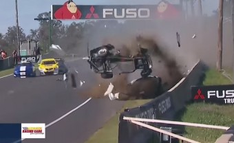 Horrobaleset: Cafatokra szakadt a versenyautó