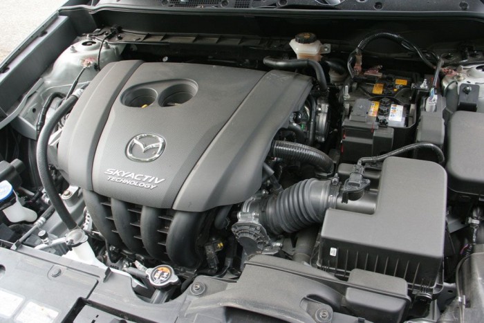 Teszt: Mazda CX-3 2.0 G150 Revolution Top AWD AT 9 | Vezess Feltöltő nélkül is remek a kétliteres szívó motor, a Mazda a kevesek egyike, akik kitartottak mellette