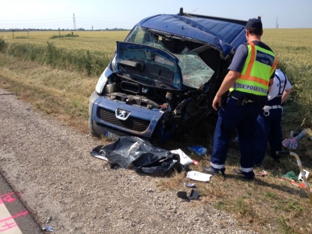 Öt sérült és teljes útzár a debreceni balesetben