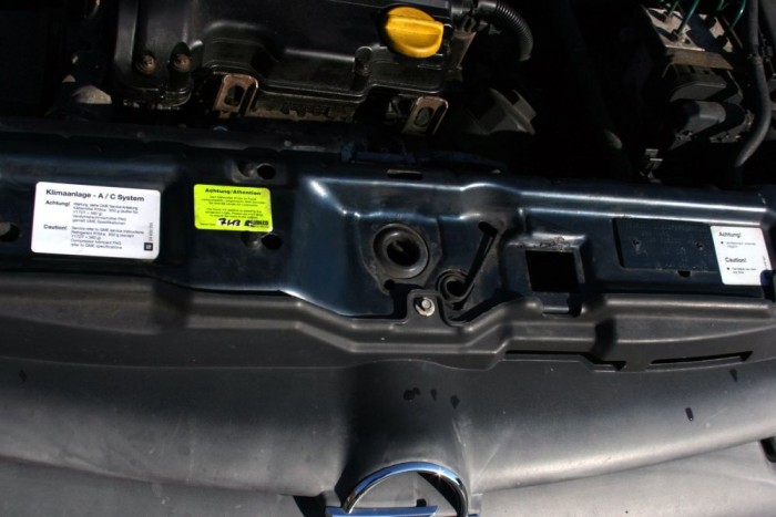 Mikor nem éri meg a német használt autó? 15 | Vezess Fontos kritérium, hogy ne hiányozzanak a gyári matricák a balesetben könnyen sérülő zárhídról