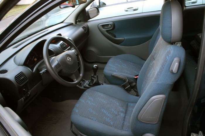 Mikor nem éri meg a német használt autó? 14 | Vezess Jó karban vannak az ülések is. A német autókban van oldallégzsák is, itthon ez nem volt jellemző