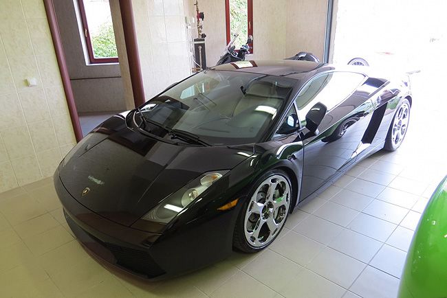 Elkapták a százmilliókat elcsaló autóneppert