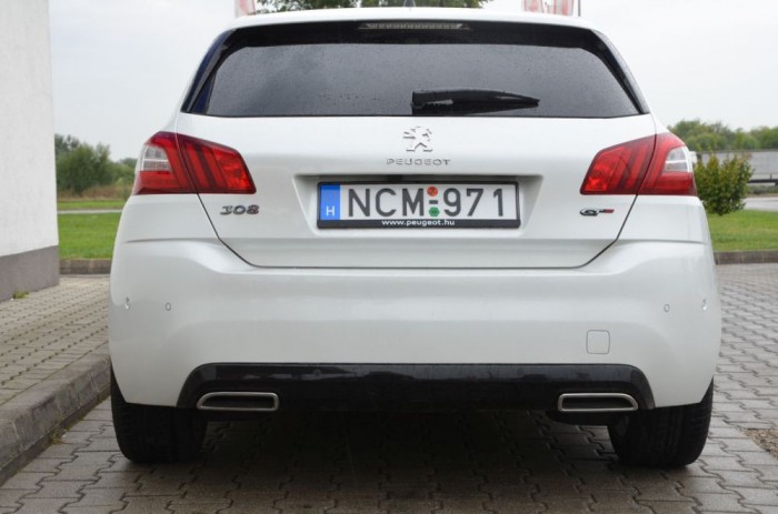 Csendes, de szép kipufogóvégek.