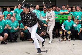 F1: Rosberg nem akar segíteni Hamiltonnak