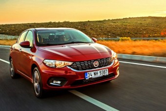 Hivatalos fotókon a Fiat Tipo