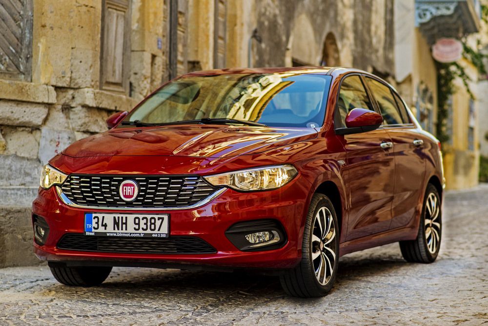 Hivatalos fotókon a Fiat Tipo 8