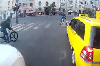 Így száguldoznak a gátlástalan bringások Budapesten
