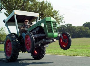Ezt a paraszt-traktoros reklámot nagyon eltalálták a németek