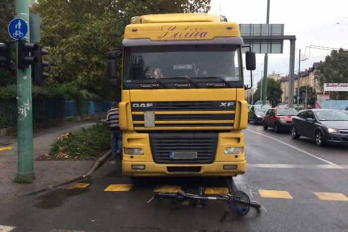 Meglepő ítélet a pécsi halálos gázoló ügyében 2 Sajnos nem ritka a kerékpáros baleset, ez itt tegnapi, Szegedről (fotó: delmagyar.hu, Segesvári Csaba)