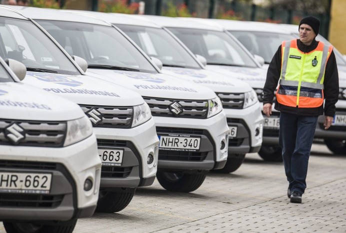 Magyar autóval védik a magyar embereket 7