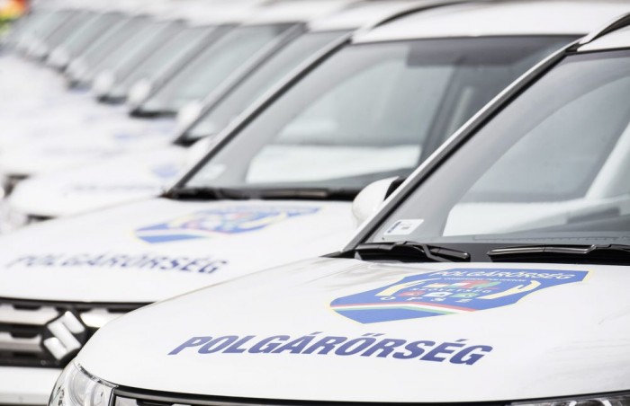 Magyar autóval védik a magyar embereket 6