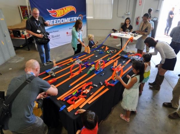 Kisautók lepik el a Millenárist