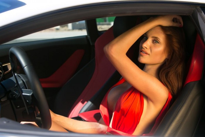 Szemérmetlenül drága autók, szemérmetlenül alulöltözött lányok 30