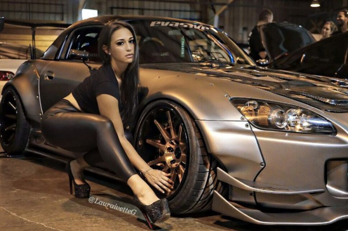 Szemérmetlenül drága autók, szemérmetlenül alulöltözött lányok 13