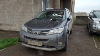 Orosz üzenet - baltát vágtak a Toyotába