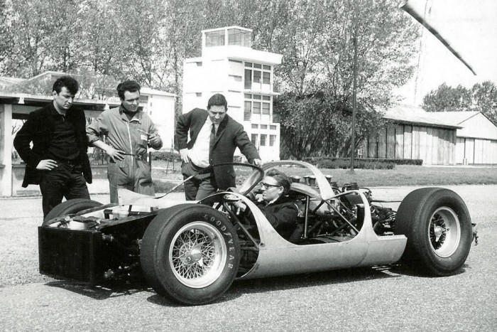 Az év ajánlata: használt autó 2,5 milliárdért 6