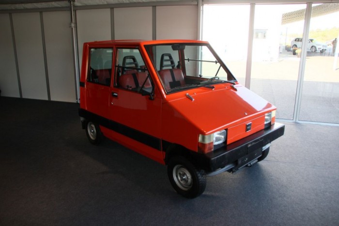 Ő egy 40 éves elektromos próbálkozás. Nem igazán csinos.