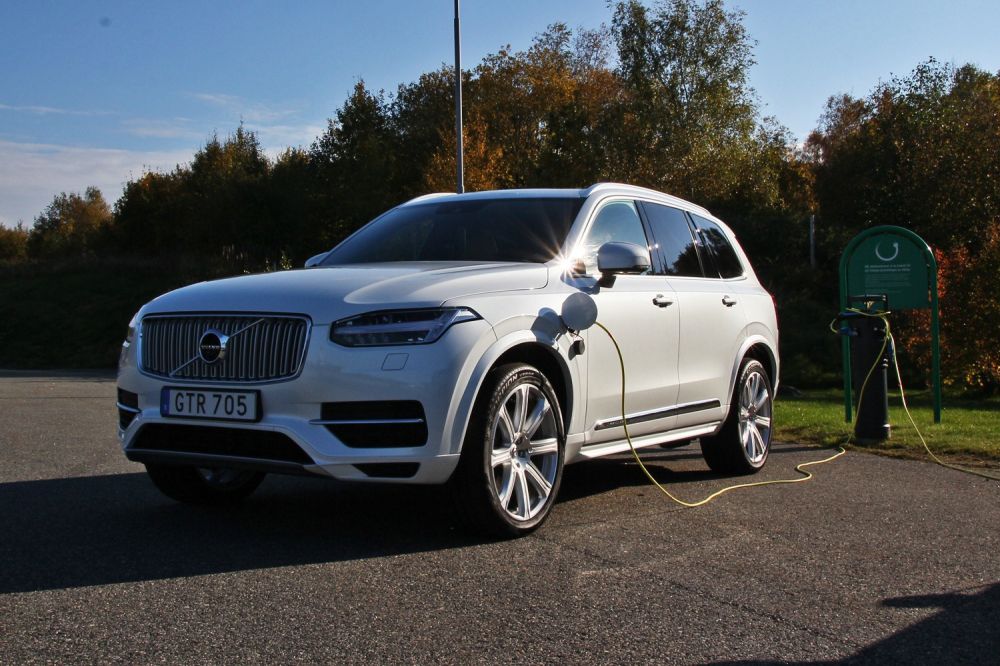 Köldökzsinóron az XC90-es konnektoros hibrid változata