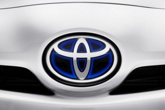 Szakít a benzinmotorokkal a Toyota