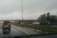 Szép kövér dugó van az M5-ösön, képeket is kaptunk 4