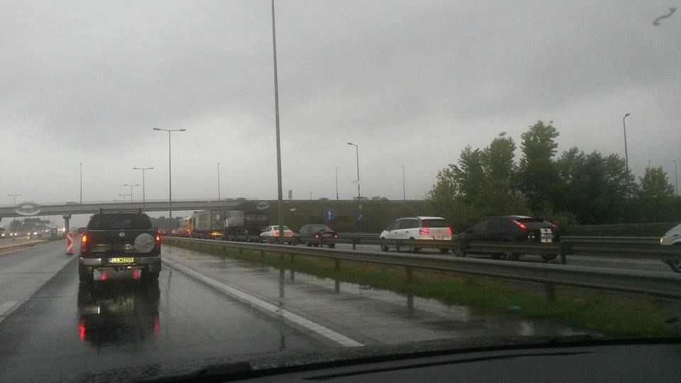 Szép kövér dugó van az M5-ösön, képeket is kaptunk 3