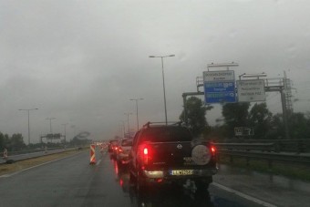 Szép kövér dugó van az M5-ösön, képeket is kaptunk