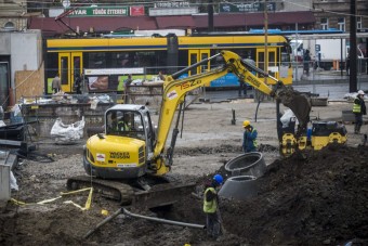 Átadják a végleges útpályát a Széll Kálmán téren