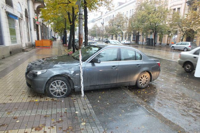 Elvitte, összetörte az unokatestvére BMW-jét 1