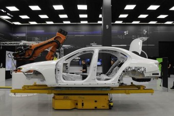 Gyári fotókon a vadonatúj E-osztály. Majdnem...