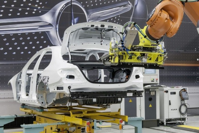 Gyári fotókon a vadonatúj E-osztály. Majdnem… 7