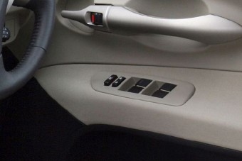 Hat és félmillió autót hív vissza a Toyota