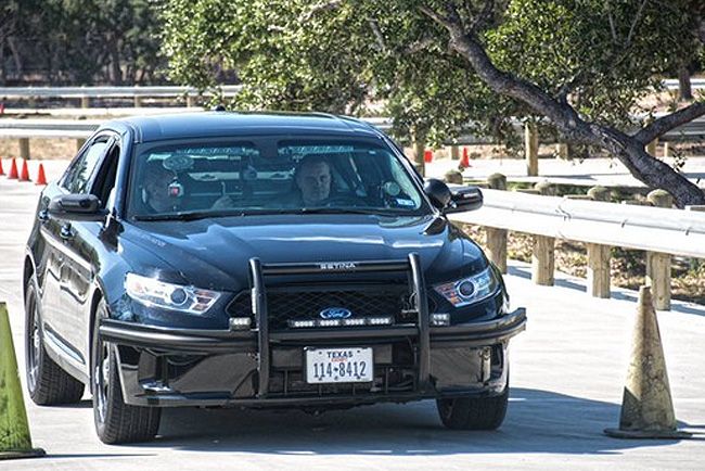 Rendőrautó vitte el az F1-es sztárt