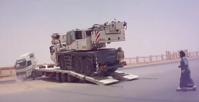 Kamionra álltak daruval, de elszabadult a pokol